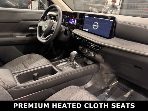 Used 2025 Nissan Kicks SV w/ SV Premium Package image 4