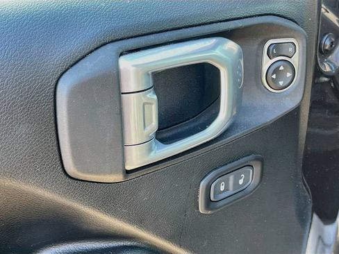 Used 2023 Jeep Gladiator Sport AWD/4WD image 12