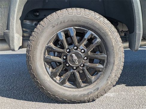 Used 2025 Chevrolet Silverado 2500 High Country w/ Midnight Edition image 11