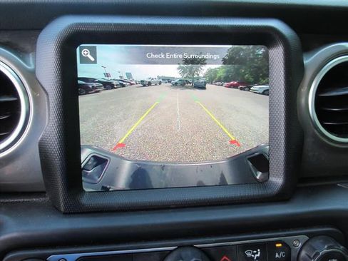 Used 2023 Jeep Gladiator Overland w/ LED Lighting Group AWD/4WD image 27