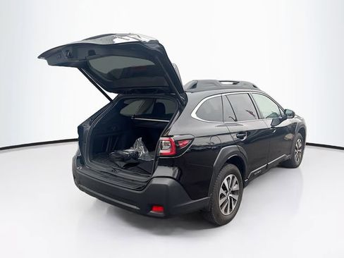 Used 2023 Subaru Outback Premium image 17