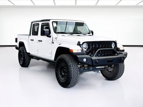 Used 2023 Jeep Gladiator Sport AWD/4WD image 3