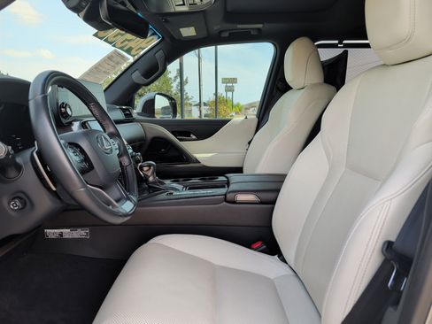 Used 2023 Lexus LX 600 4WD w/ Accessory Package (Z1) image 11