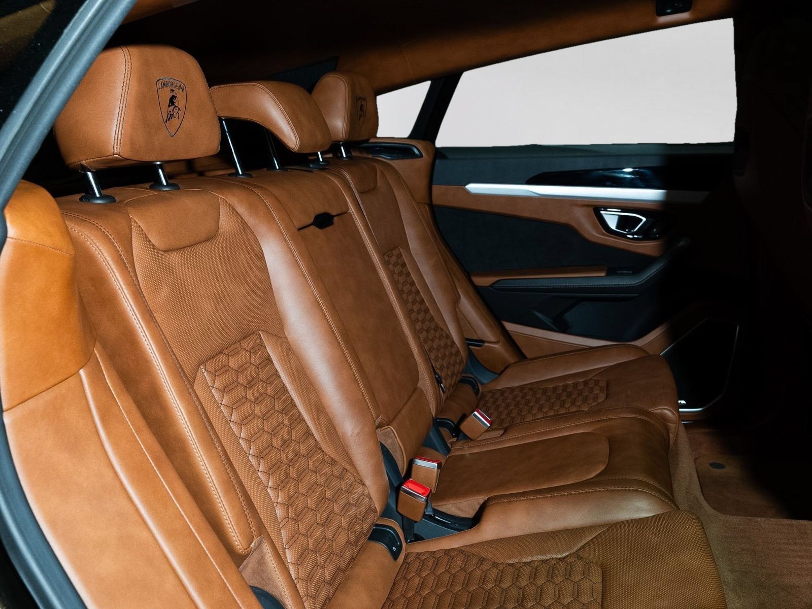 Used 2021 Lamborghini Urus AWD/4WD image 37