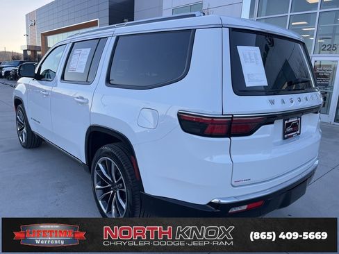 Used 2025 Jeep Wagoneer Series III w/ Premium Group I image 20