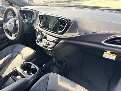New 2027 Chrysler Pacifica Select w/ Family Tech Group FWD image 14