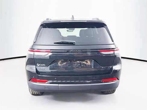 Used 2024 Jeep Grand Cherokee Altitude image 6