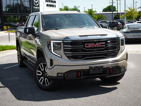 Used 2023 GMC Sierra 1500 AT4 w/ AT4 Premium Package AWD/4WD image 2
