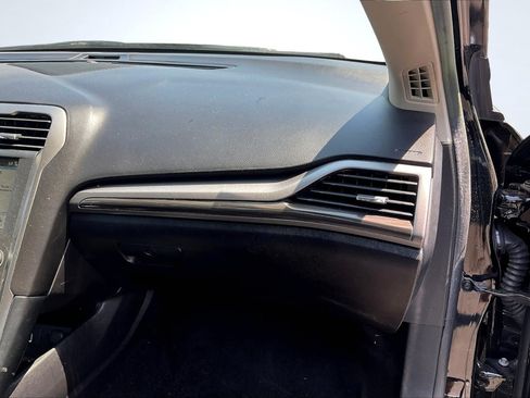 Used 2018 Ford Fusion SE w/ Fusion SE Technology Package FWD image 17