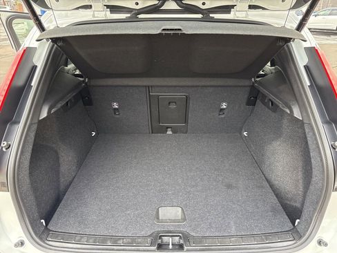 Certified 2025 Volvo XC40 B5 Core image 46