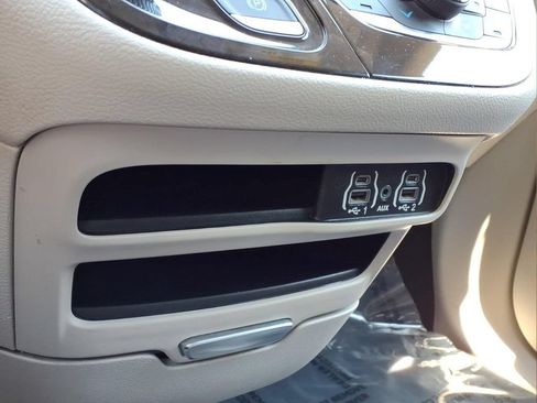 Used 2023 Chrysler Pacifica Touring-L FWD image 8