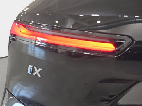 Used 2024 BMW iX xDrive50 w/ Sport Package AWD/4WD image 25