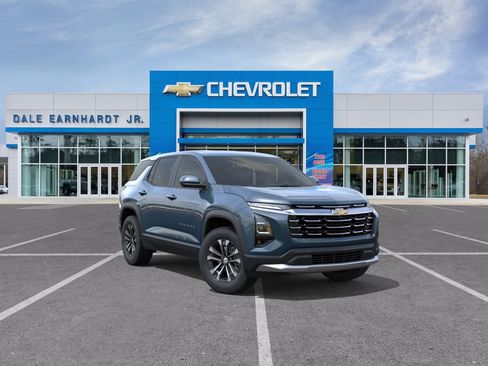 Used 2026 Chevrolet Equinox LT w/ Safety and Technology Package FWD image 2