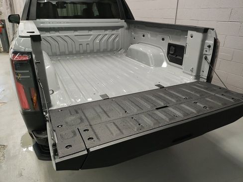 New 2026 GMC Sierra EV Elevation image 22