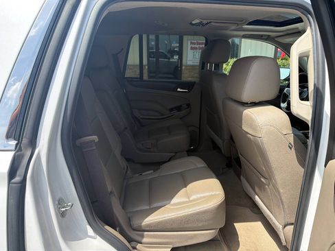 Used 2017 GMC Yukon SLT w/ Premium Edition AWD/4WD image 17