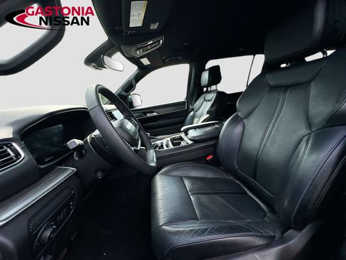 Used 2024 Jeep Wagoneer Series II w/ Flexible Seating Group RWD image 29