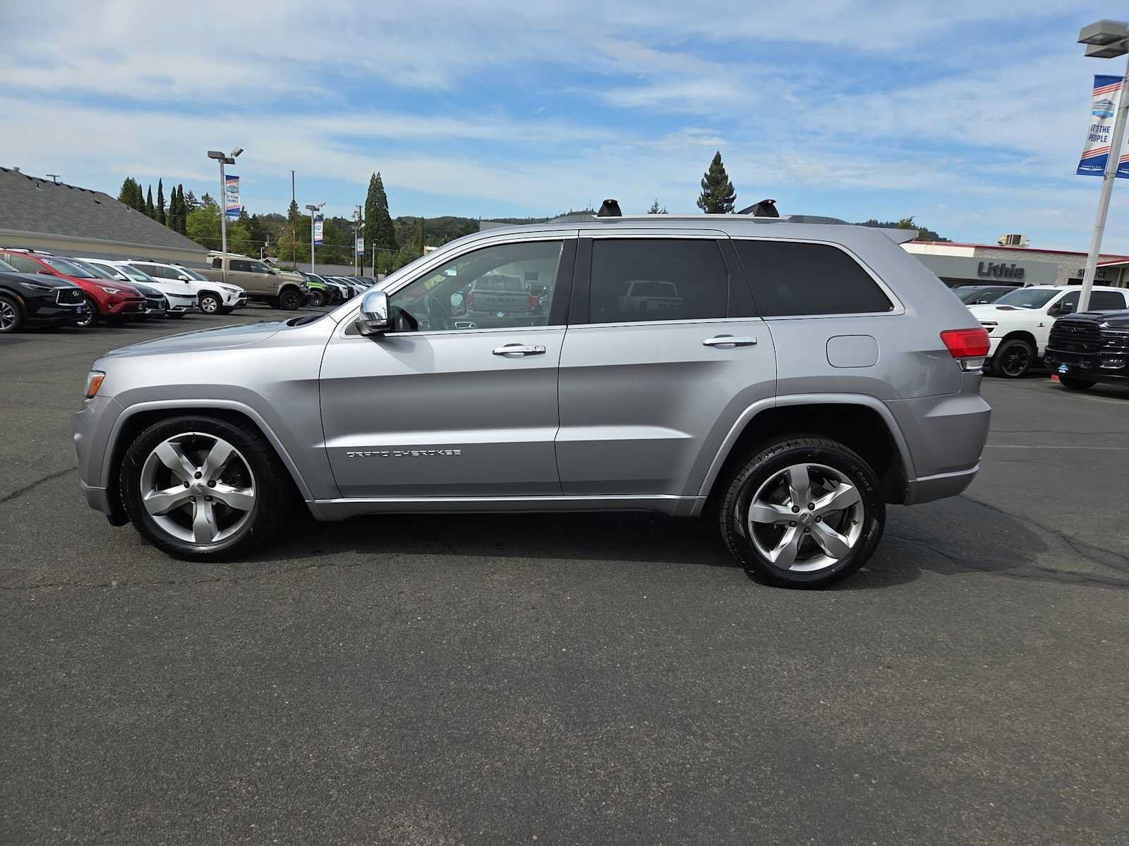 Used 2014 Jeep Grand Cherokee Overland AWD/4WD image 11