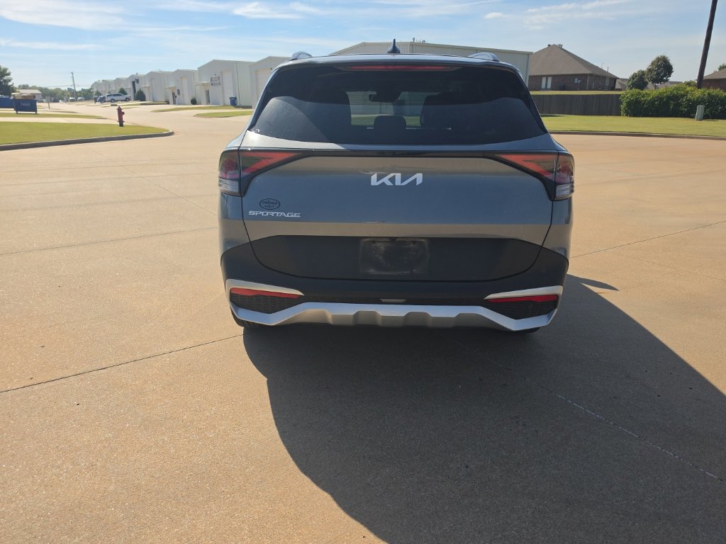 Used 2025 Kia Sportage EX w/ Premium Package FWD image 4