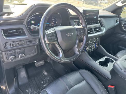 Used 2022 Chevrolet Suburban RST w/ Sport Performance Package image 18