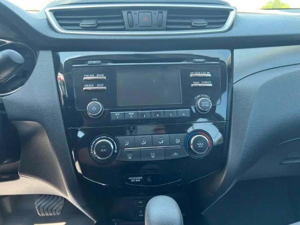 Used 2016 Nissan Rogue SV AWD/4WD image 10