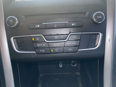 Used 2018 Ford Fusion SE w/ Fusion SE Technology Package image 17