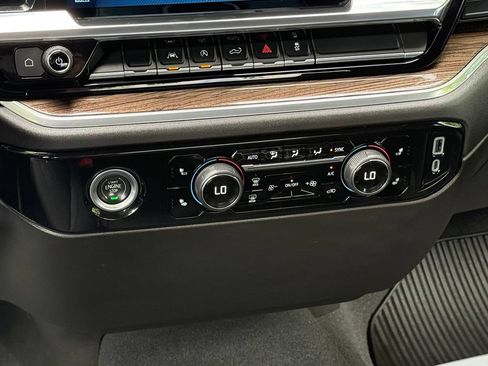 Used 2022 Chevrolet Silverado 1500 LT AWD/4WD image 19
