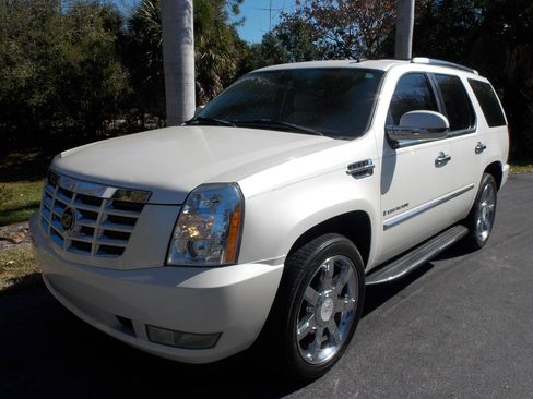 Used 2007 Cadillac Escalade 2WD w/ Information Package image 3