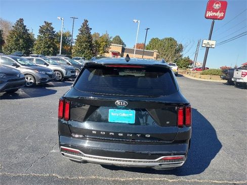 Used 2021 Kia Sorento S image 6