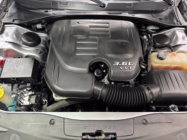 Used 2018 Dodge Charger SXT RWD image 6
