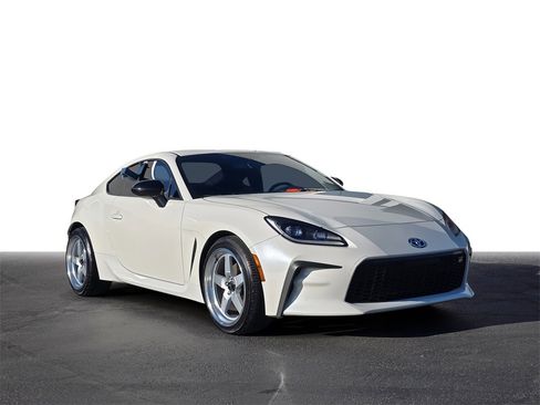 Used 2024 Toyota GR86 image 1