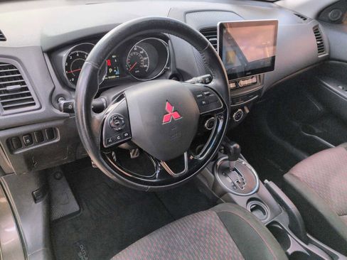 Used 2017 Mitsubishi Outlander Sport SE image 2