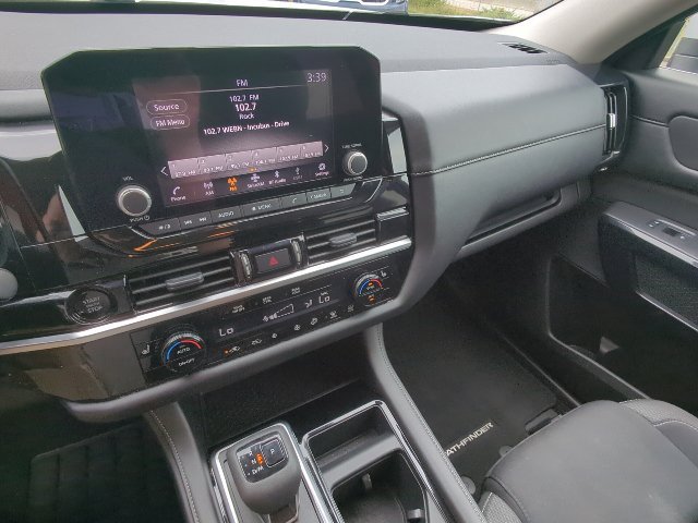 Used 2025 Nissan Pathfinder SV AWD/4WD image 16