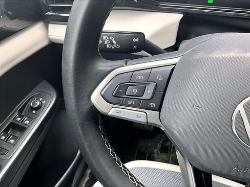 Used 2025 Volkswagen Taos S image 23