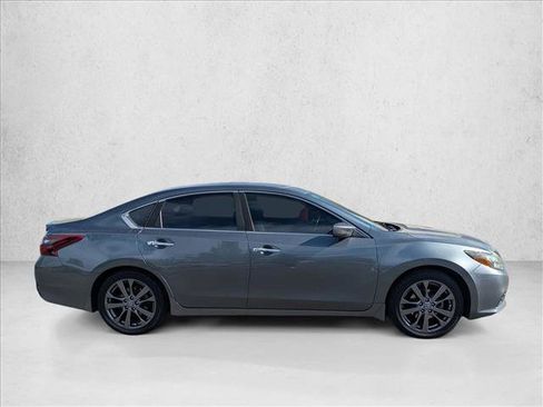Used 2018 Nissan Altima 2.5 SR w/ SR Special Edition image 4