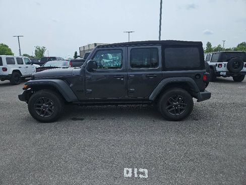 Used 2024 Jeep Wrangler Unlimited Sport AWD/4WD image 4