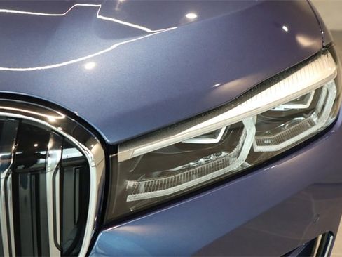 Certified 2022 BMW ALPINA B7 xDrive w/ Luxury Rear Seating Package image 7