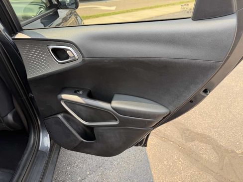 Used 2020 Kia Soul LX FWD image 17