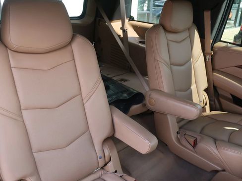 Used 2017 Cadillac Escalade Platinum AWD/4WD image 27
