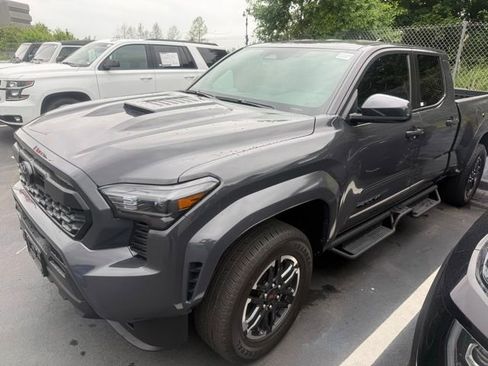 Used 2025 Toyota Tacoma TRD Sport AWD/4WD image 18