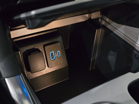 Used 2023 Ford Explorer Platinum w/ Technology Package image 30