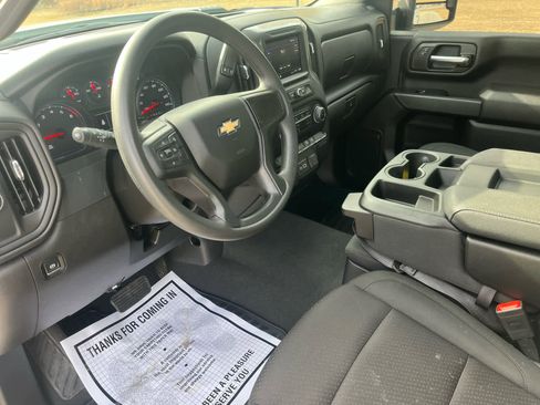 Used 2024 Chevrolet Silverado 2500 Custom image 14
