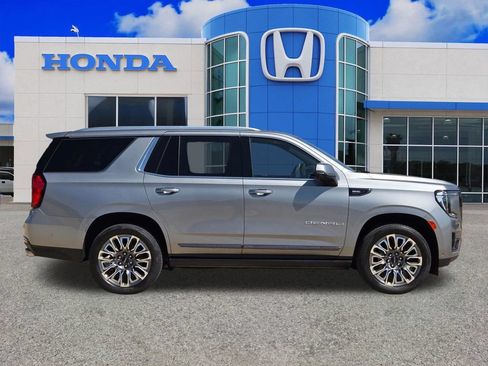 Used 2023 GMC Yukon Denali Ultimate AWD/4WD image 2