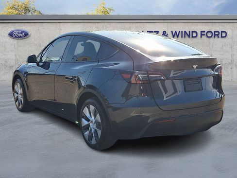 Used 2024 Tesla Model Y Long Range AWD/4WD image 4