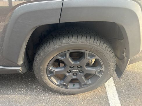 Used 2020 Toyota RAV4 TRD Off-Road w/ TRD Off-Road Weather Package AWD/4WD image 5