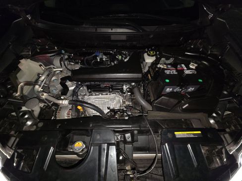 Used 2018 Nissan Rogue SV w/ Sun & Sound Touring Package image 14