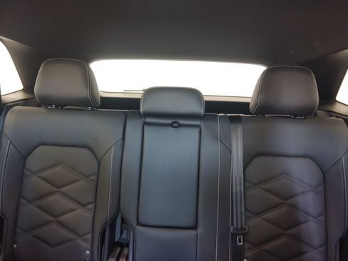 New 2026 Volkswagen Atlas Cross Sport SE FWD image 17
