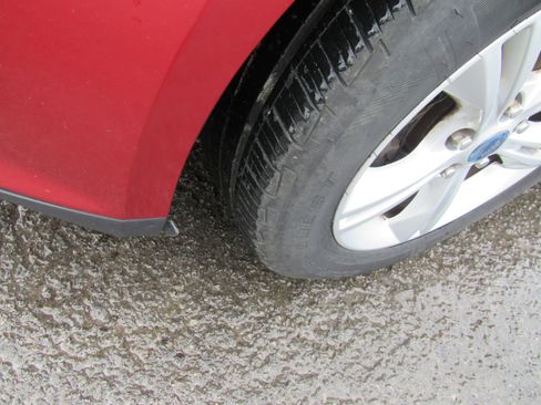 Used 2012 Ford Focus SE FWD image 12