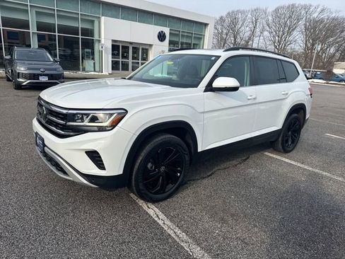 Certified 2023 Volkswagen Atlas SE w/ Panoramic Sunroof Package image 3