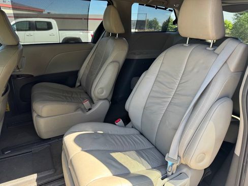 Used 2012 Toyota Sienna XLE AWD/4WD image 5