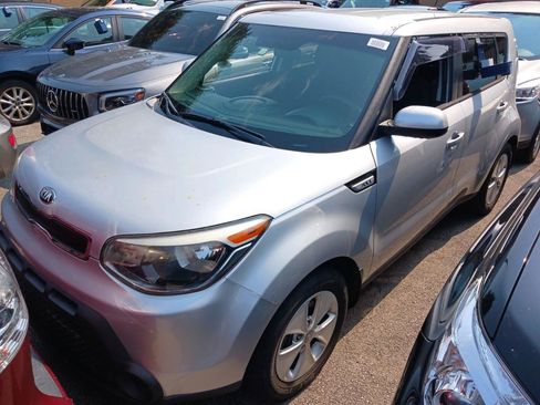 Used 2016 Kia Soul FWD image 2